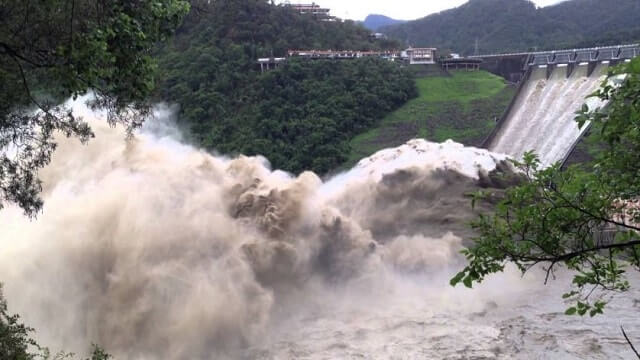 flood-discharge,泄洪 flood-discharge,泄洪