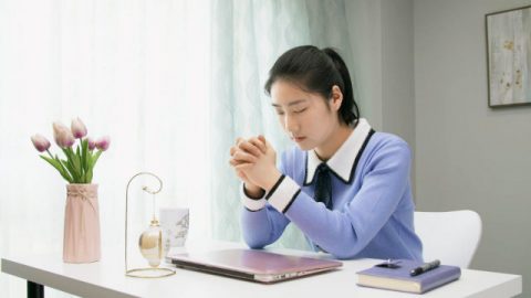 如何亲近神与神保持亲密的关系