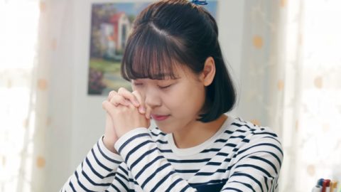 基督徒在向神祷告