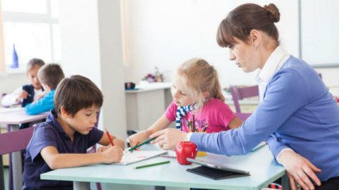 孩子上课顽皮不听话?老师如何做到不动怒