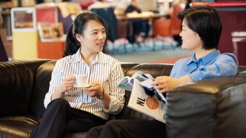 与同事和睦相处的图片