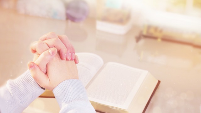 10条关于祷告的圣经经文——保持与神的亲密关系