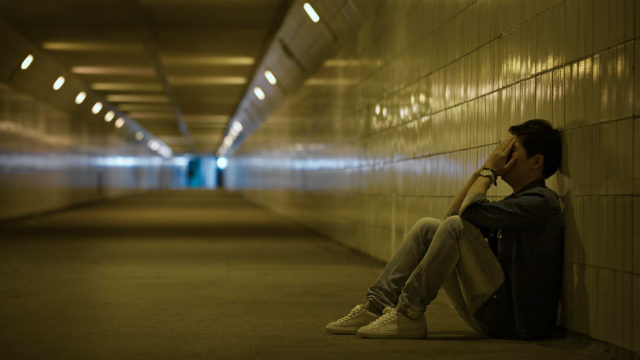 忧愁的人的图片