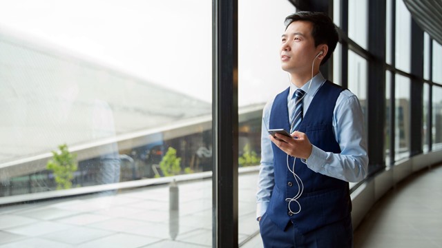 看向窗外的基督徒