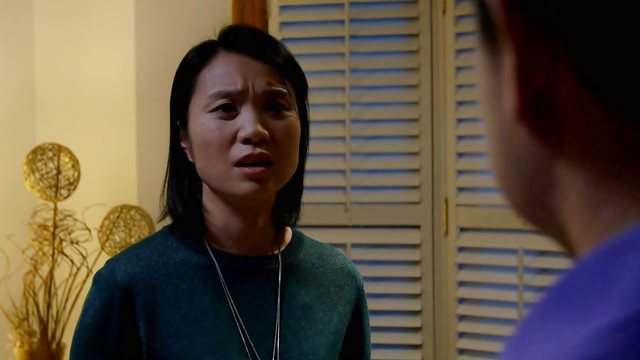 妻子对丈夫表示不满的图片